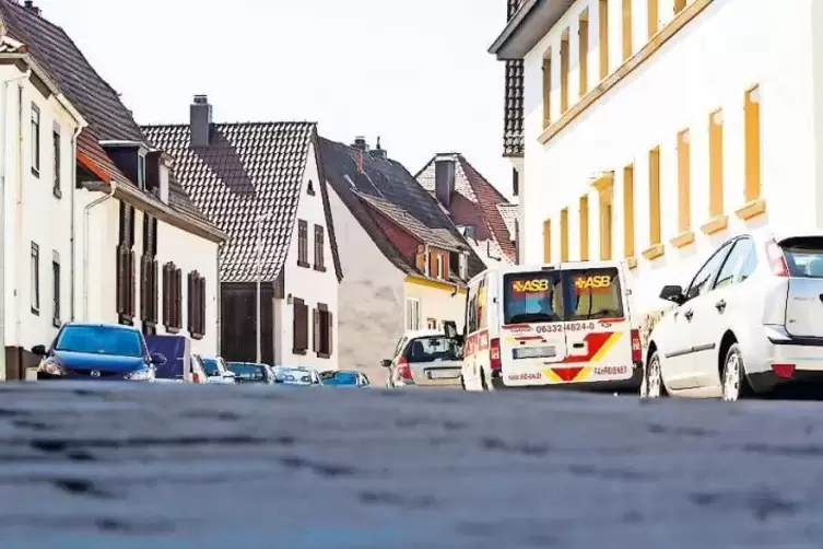 Der Boden unter der Ernstweilerhangstraße muss beim Ausbau wohl bis in eine Tiefe von 75 Zentimetern ausgetauscht werden.