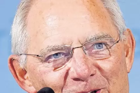 Bundesfinanzminister Schäuble hält eine maßvolle Steuersenkung für möglich.