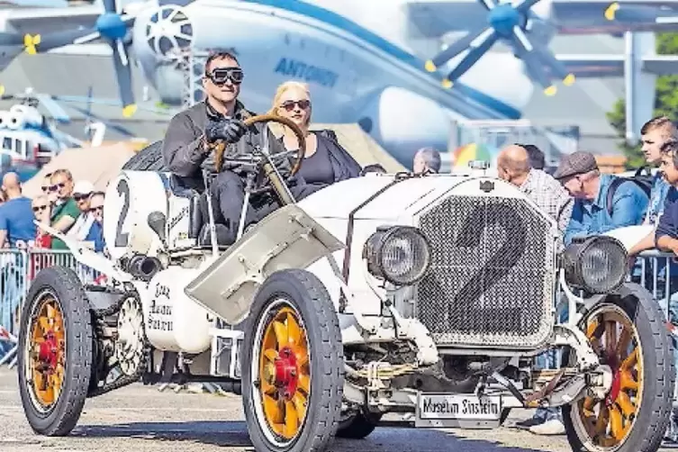 Oldtimer und Eigenkonstruktionen treffen sich am Brazzeltag.