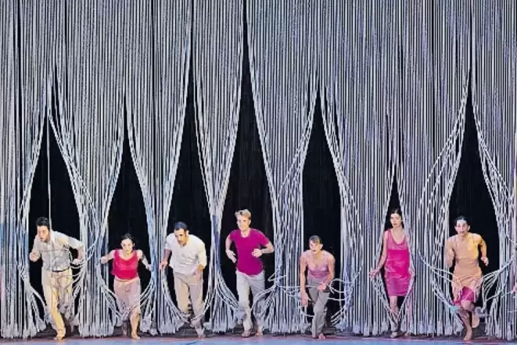 Die Rosas gastieren mit Anne Teresa de Keersmaekers „Rain“.