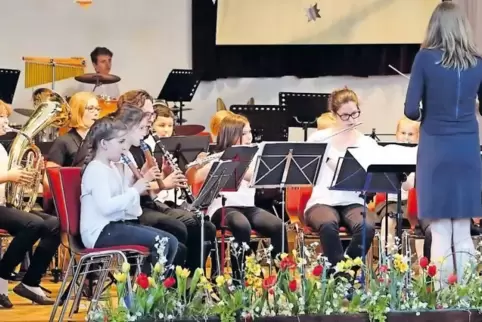 Das Elementarorchester im Otterstadter Remigiushaus: Die jungen Musiker überzeugen mit ihren Filmmelodien.