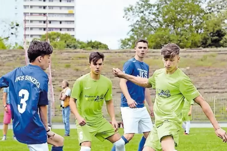 Gegen Sinzig (blau) gewannen die Blies-Schüler 9:4.