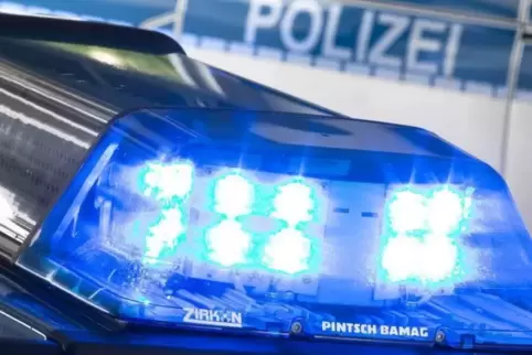 Laut Polizei wurde der Suzuki-Fahrer schwer, zum Glück aber nicht lebensgefährlich verletzt.  Foto: DPA 