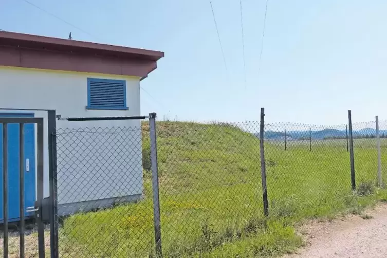 Die 1000 Meter lange Asbestzementleitung zwischen dem Hochbehälter Donsieders und dem Schacht Orlebrunnen soll aus dem Betrieb g