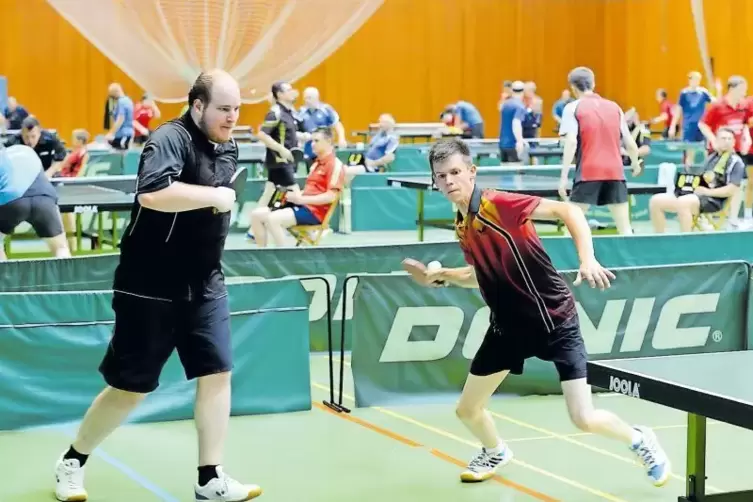 Im Finale der Herren-B-Klasse: Tim Dorst (rechts) und Sebastian Kranitz vom 1. TTC Pirmasens.