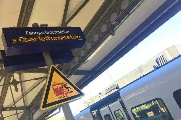 Wegen einer Oberleitungsstörung waren mehrere Züge ausgefallen.  Foto: Montrasio 