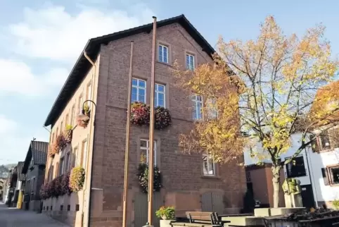 Gegen den Kontrollgang des Kreises im umgebauten Dorfgemeinschaftshaus wehrt sich der Rat.