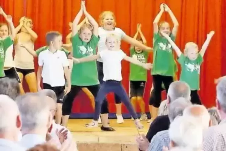 Kinderturnen, Eltern-Kind-Gruppen und Kindertanzen: Der Nachwuchs zeigt, was er kann.