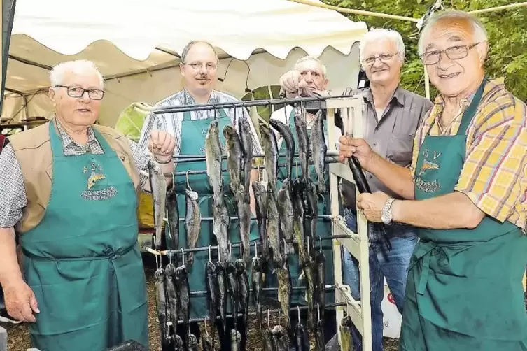 Halten dem Verein seit Jahren, teils sogar seit der Gründung, die Treue (von links): Erwin Imschweiler, Vorsitzender Jens Rohr, 