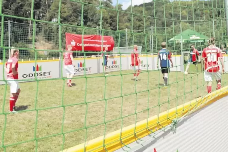 Spiel im Käfig: Beim ersten Street-Soccer-Turnier in Mittelbrunn, das Teil des Sport- und Spielfestes des 1. FCM ist, treten sec