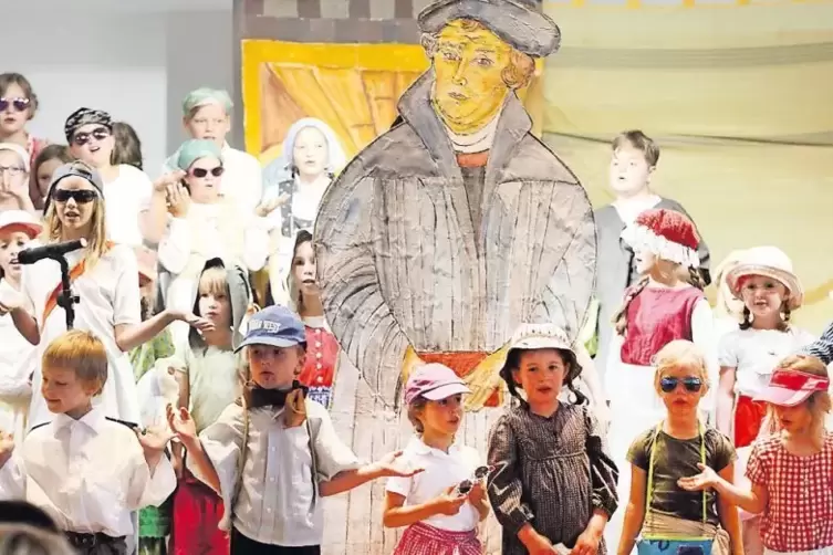 Die Kinderkantoreien Landau und Bad Bergzabern begeistern das Publikum beim Kirchenmusikfest mit dem Musical „Martin Luther“.