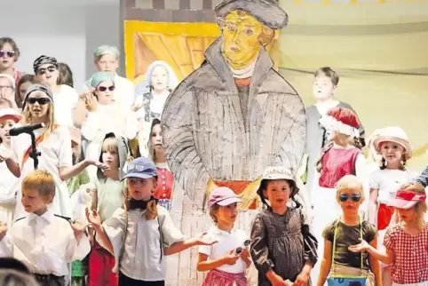 Die Kinderkantoreien Landau und Bad Bergzabern begeistern das Publikum beim Kirchenmusikfest mit dem Musical „Martin Luther“.
