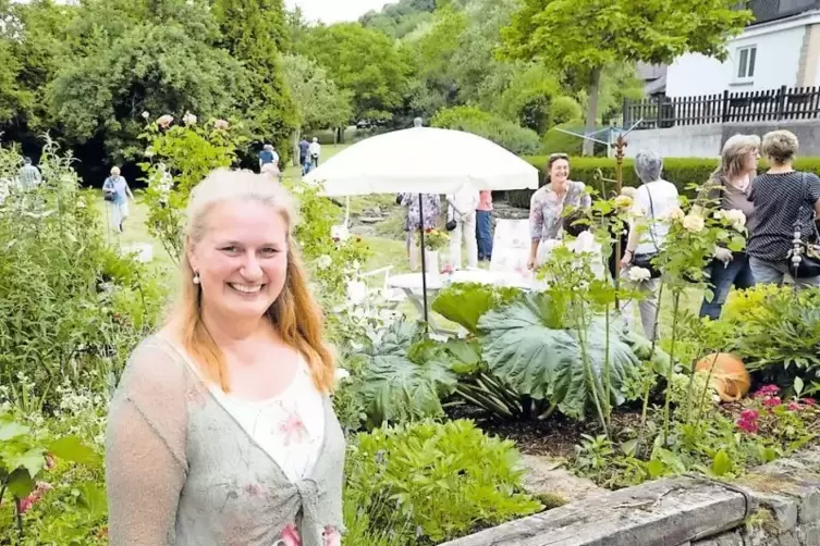 Zeigte gerne ihren schönen Garten: Danuta Menke.