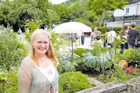 Zeigte gerne ihren schönen Garten: Danuta Menke.