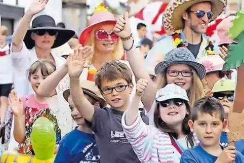 Waren im vergangenen Jahr beim Karpfenfestumzug auch vertreten: die Kinder der Grundschule Otterstadt.