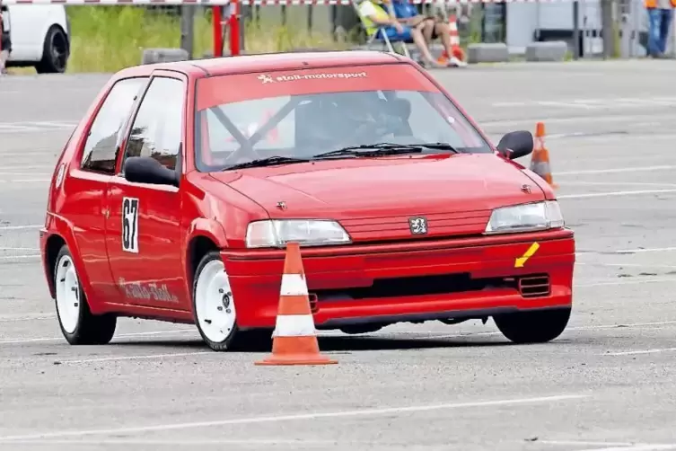 Lisa Kiefer mit Peugeot 106 Rallye.