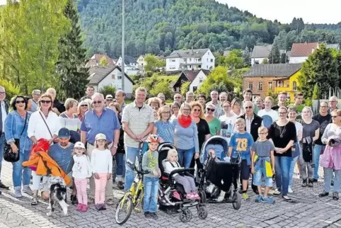 65 Teilnehmer hat RHEINPFALZ-Mitarbeiterin und Merzalberin Marianne Teuscher gezählt. Damit hätten die Merzalber den Rekord aus 