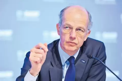 BASF-Aktien für gut eine halbe Million Euro hat Konzernchef Kurt Bock am vergangenen Freitag gekauft.