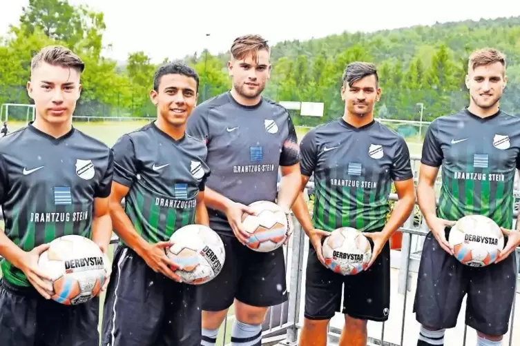 Wollen sich in der Landesliga beweisen: Florian Merz, Mghames Mohanad, Savo Schulz, Ivan Jukic, Jannik Hildmann. Es fehlt Alexan