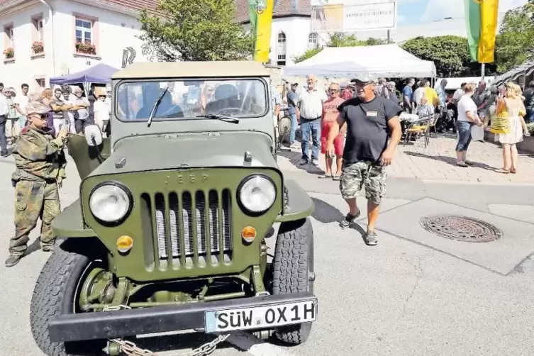 In Böchingen gab es auch historische Militärfahrzeuge zu sehen.