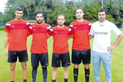 Neue Spieler in Rüssingen, von links: Eskandari Mahdi Mashadi Eskandari, Gökhan Dogan, Yunus Hakan Kavak, Sabri Abichou und Co-T