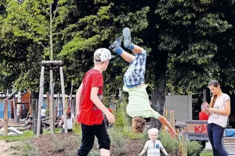 Da schlägst Du einen Salto vor Freude: Am Sonntag ist Bewegungstag auf der Alla Hopp Anlage in Rülzheim.