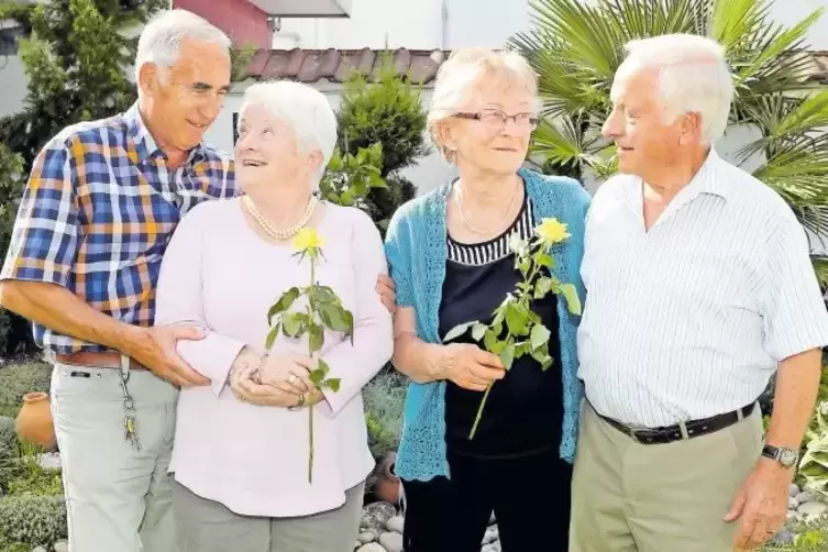 Diese vier können heute feiern: Hans Ruf mit Marliese, Maria mit Hans Kauter (von links nach rechts).