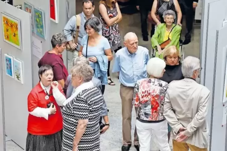 Die Vernissage war gut besucht. Die Gäste zeigten sich erstaunt über die gebotene Motiv-Vielfalt.