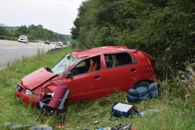 Der Suzuki ist nach dem Überschlag wieder auf den Rädern zum Stehen gekommen.  Foto: 