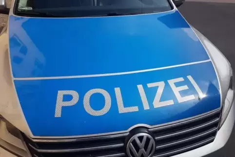 Hinweise zum Vorfall auf der B 271, vor allem zum unfallverursacher, nimmt die Polizei Bad Dürkheim entgegen.  Foto: adh