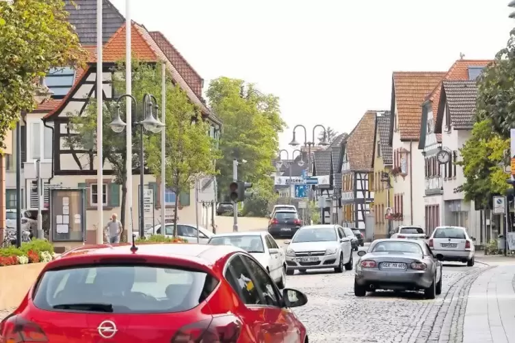 Viele Autofahrer nutzen die Herxheimer Ortsdurchfahrt, um auf die A 65 oder die B 9 zu gelangen.