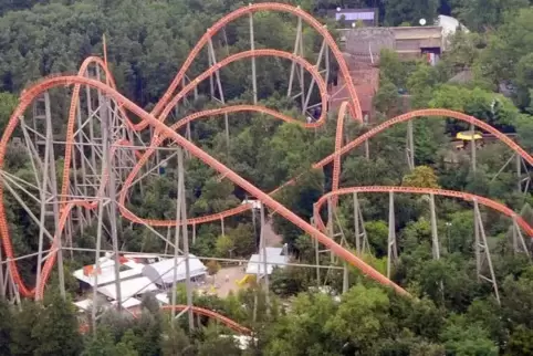 Laut Parkmanagement am Montag zwei Stunden außer Betrieb: die Achterbahn „G-Force“ im Haßlocher Holiday Park. Foto: Linzmeier-Me