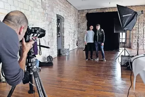 Das erste Foto-Shooting mit Neustadter Schülern im Februar auf dem Hambacher Schloss.