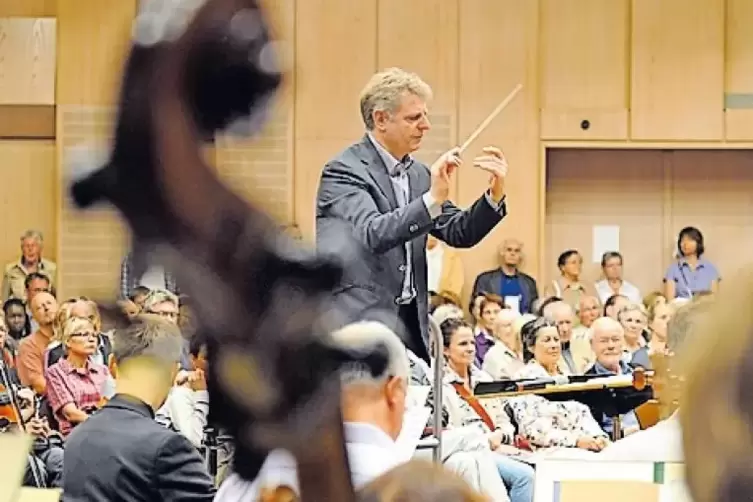 Karl-Heinz Steffens wird das Konzert am Freitag dirigieren.