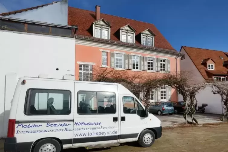 Bisher in der Altstadt ansässig: Fahrdienst des Vereins IBF in Speyer. Archivfoto: Lenz