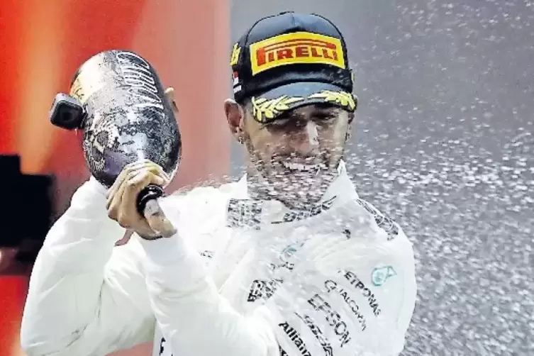 Der glückliche Sieger von Singapur: Lewis Hamilton.