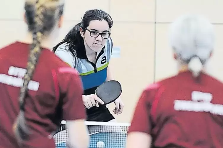 Beim 2:3 nach Sätzen im Doppel gegen Riedelbergs Victoria Schaaf (hinten) und Denise Bicha (nicht im Bild) waren die BTTF-Damen 