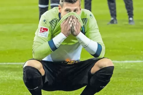 Körpersprache: FCK-Keeper Marius Müller.