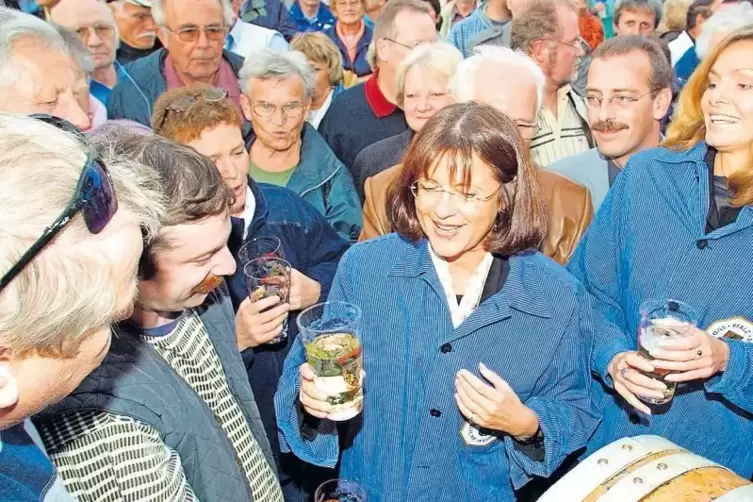 Theresia Riedmaier war eine beliebte Kreischefin. Das Bild zeigt sie 2001 in Edenkoben.