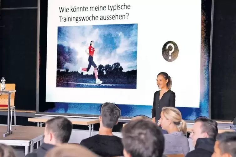 Studenten-Weltmeisterin Hanna Klein gibt Einblicke in ihr Training, Dopingkontrollen und die WM.