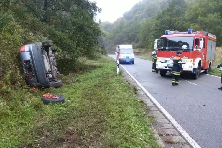 Die Straße zwischen Ruthweiler und Thallichtenberg war während des Einsatzes rund 45 Minuten gesperrt Foto: Feuerwehr/Frei