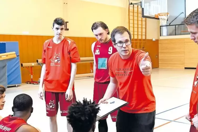 Ist mit der Vorbereitung auf die Spiele im Moment nicht zufrieden: Oberliga-Trainer der Basketballer, Andreas Merk.