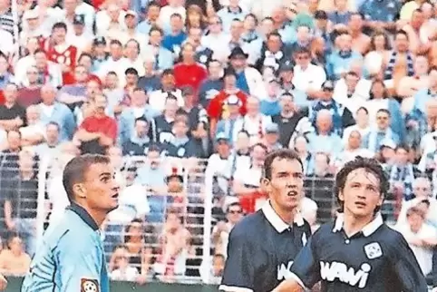 Ein Karriere-Höhepunkt von Vladislav Dimitrov (rechts): das DFB-Pokal-Spiel im FKP-Trikot am 7. August 1999 vor 10.000 Zuschauer