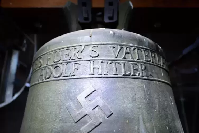 Hat die Debatte um Glocken aus der Zeit des Nationalsozialismus ausgelöst: Die Glocke aus der Kirche St. Jakob in Herxheim am Be