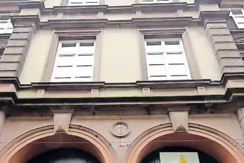 Der Haupteingang der VHS in der Hindenburgstraße.