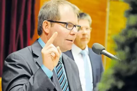 Jürgen Oberholz bei seiner Amtseinführung am 1. März 2016 in der Kallstadter Turnhalle.