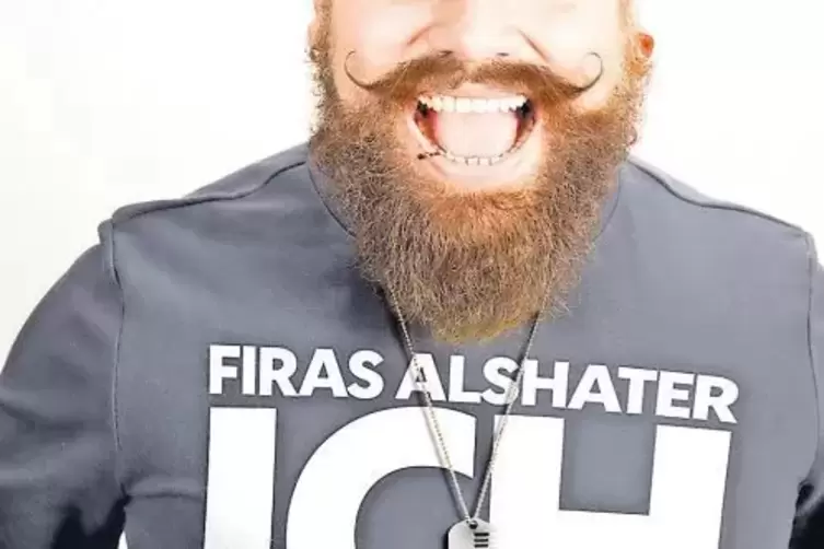 Der syrische Comedian und Youtuber Firas Alshater stellt in der Neustadter Stadtbücherei sein Buch „Ich komm auf Deutschland zu“