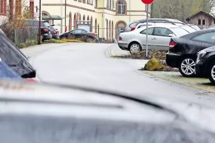 Schon heute wird am Windener Bahnhof jeder Quadratmeter zum Parken genutzt.