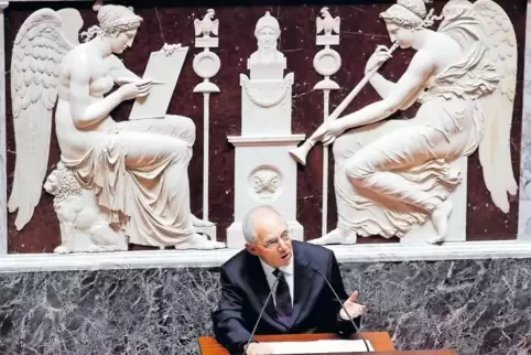 In der Nationalversammlung in Paris: Für Bundestagspräsident Wolfgang Schäuble hat der 1963 unterzeichnete Freundschaftsvertrag 