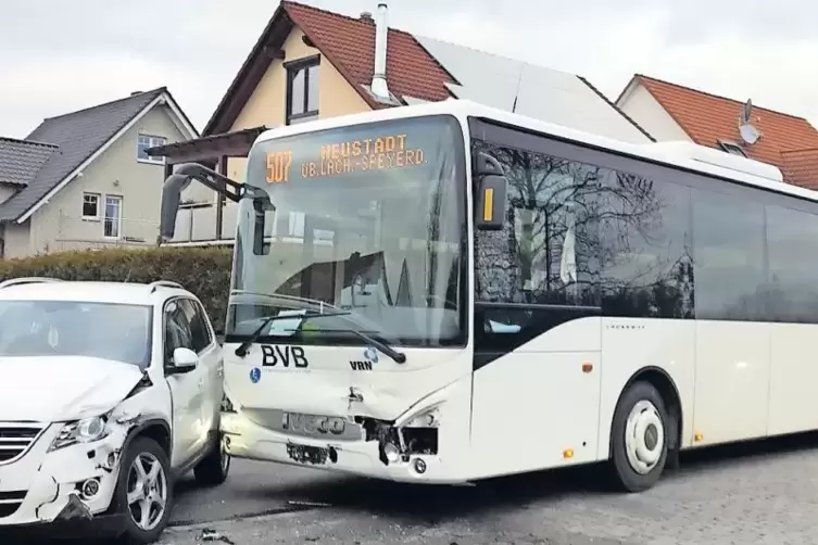 Vorfahrt genommen: Erst vor wenigen Tagen ereignete sich ein Unfall, weil ein Busfahrer in der Hauptstraße die Rechts-vor-links-